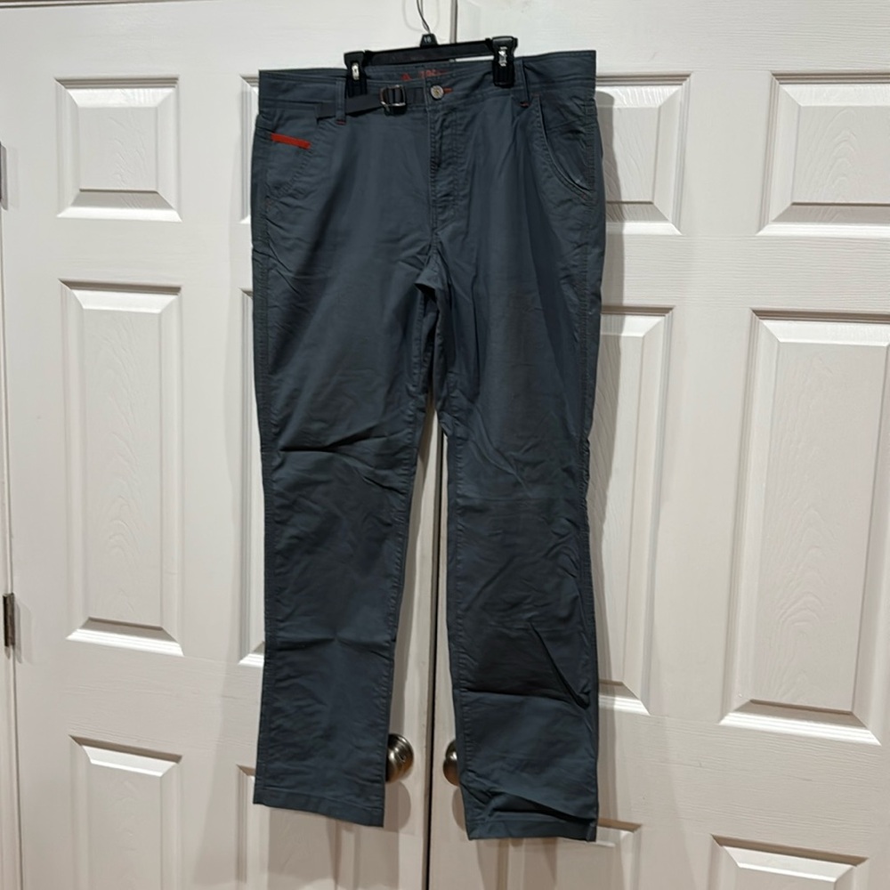 LL Bean Traverse plants 38x34